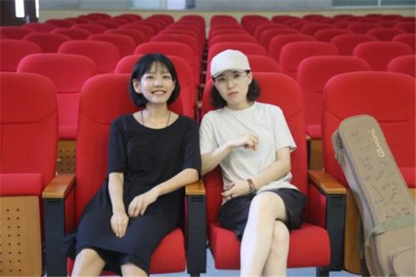 房東的貓王心怡是誰(shuí) 王心怡個(gè)人簡(jiǎn)歷和微博，王心怡吳佩玲是情侶關(guān)系嗎 
