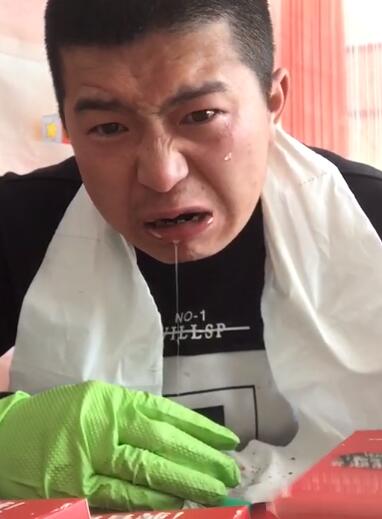 死神辣條的辣度是多高 真的辣死過(guò)人?變態(tài)辣的死神辣條為什么不能咽創(chuàng  )始人是誰(shuí)