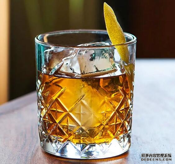 以威士忌為基酒的雞尾酒配方，最經(jīng)典的就是古典/曼哈頓/威士忌酸