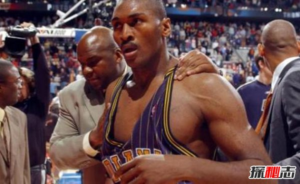 奧本山宮殿打架事件,球員與球迷發(fā)生高強度沖突