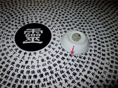 碟仙是什么，真的會(huì )死人嗎？說(shuō)幾件真實(shí)的碟仙靈異事件