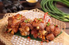 上海有名的5道特色美食：蟹粉蹄筋上榜，海鮮兩